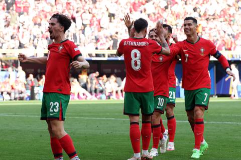 Portugal de Cristiano Ronaldo vence a Turquía y se mete en octavos de final de la Euro 2024