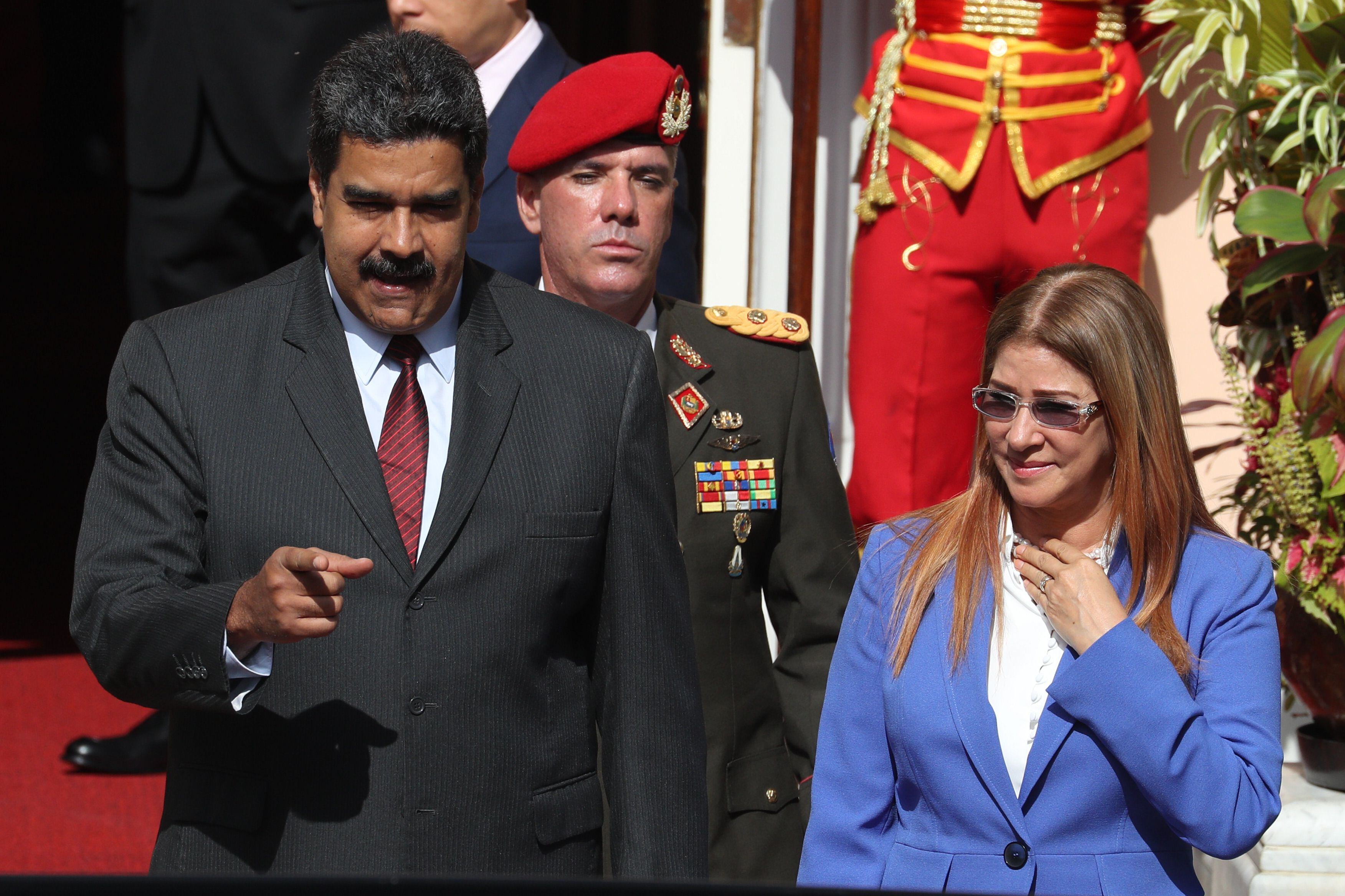 El presidente venezolano, Nicolás Maduro (i), y la primera dama, Cilia Flores (d), en una fotografía de archivo. 