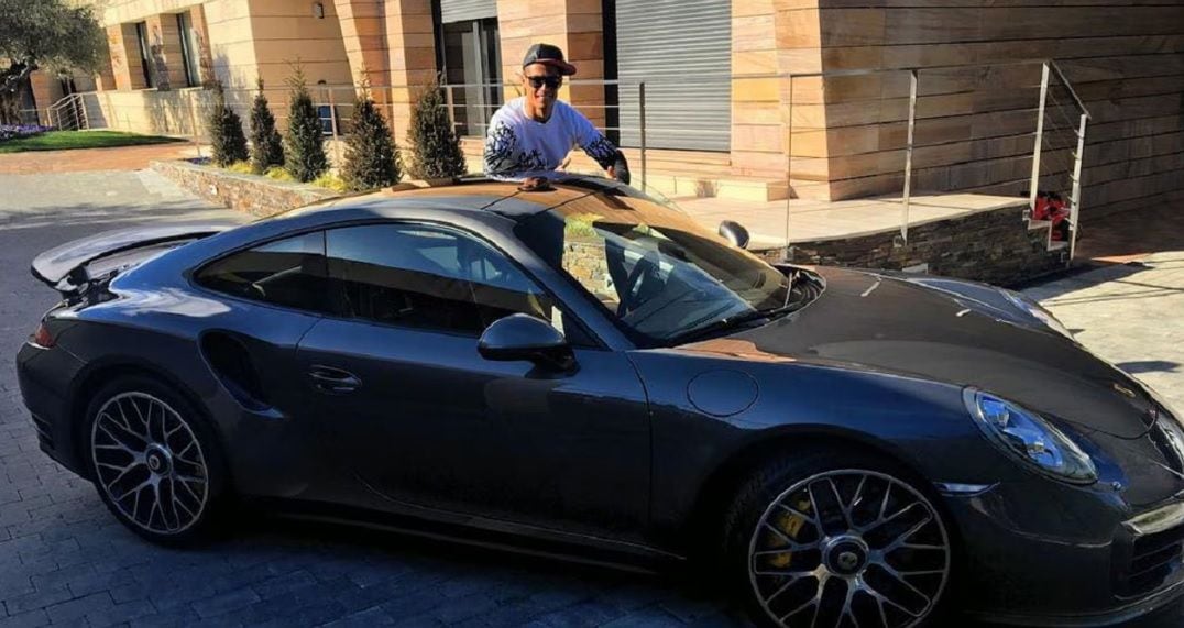 La historia de Cristiano Ronaldo cuando vendió un Porsche para conseguir el número de teléfono de una cantante de Estados Unidos