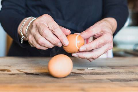 El huevo y otros tres alimentos de bajo costo ayudan a prevenir y tratar el Alzhéimer, esta es la explicación de un experto