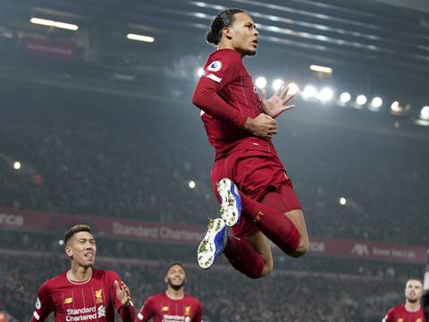 El Liverpool sigue su vuelo hacia el título que no gana desde 1990