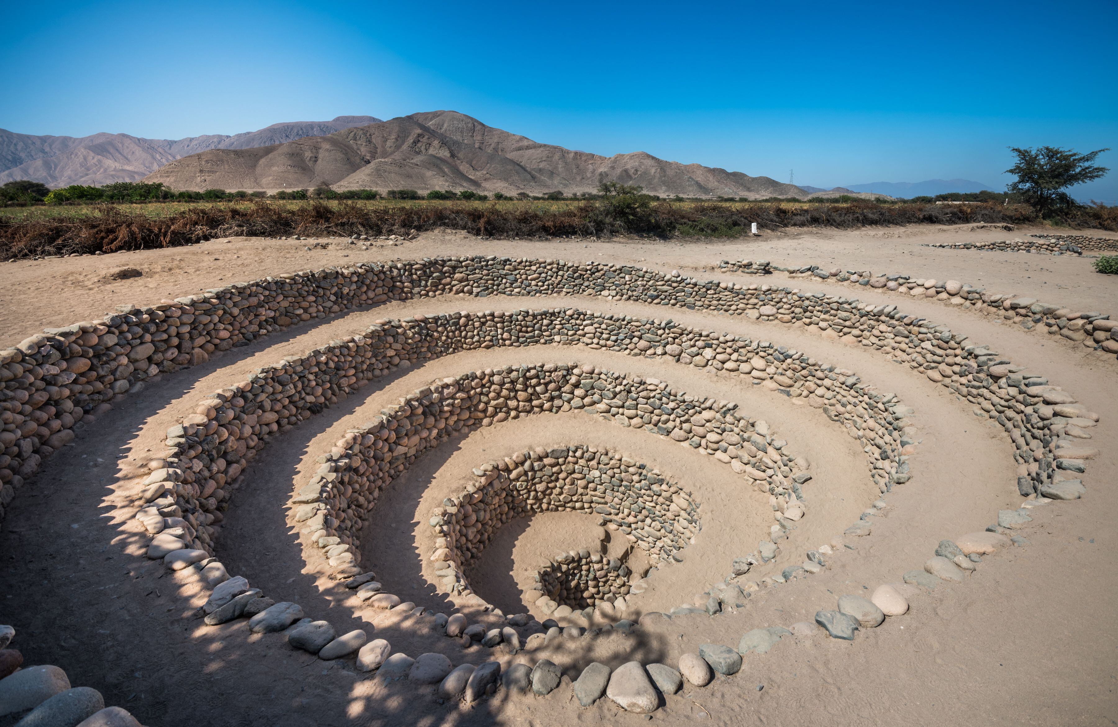 Acueducto de Cantalloc, cerca de Nazca, Perú.