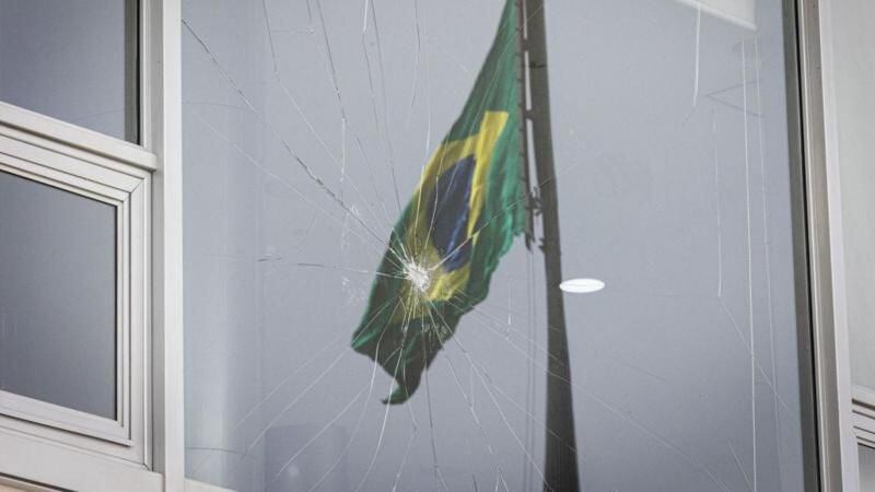 A principios de 2023 se produjeron ataques a edificios gubernamentales por parte de partidarios del ex presidente brasileño Jair Bolsonaro en Brasilia.