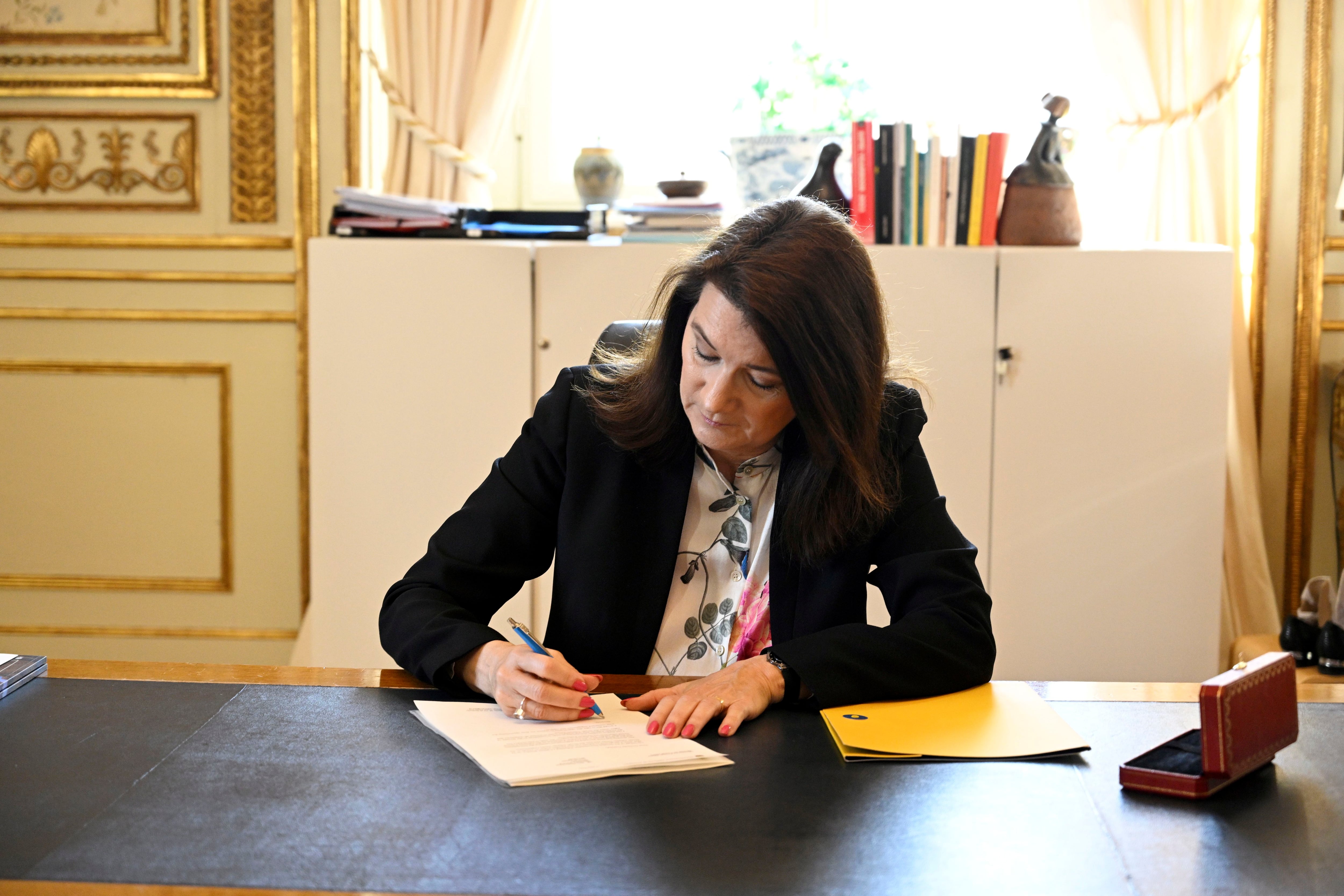La ministra de Exteriores de Suecia firma la solicitud formal de entrada en la OTAN