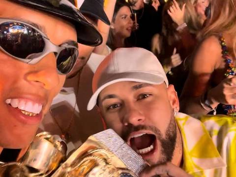 Neymar presume exuberantes joyas en fotos y videos durante los tres días de fiestas alocadas en su crucero: así fue el “regalito” de 400 mil dólares que recibió el futbolista