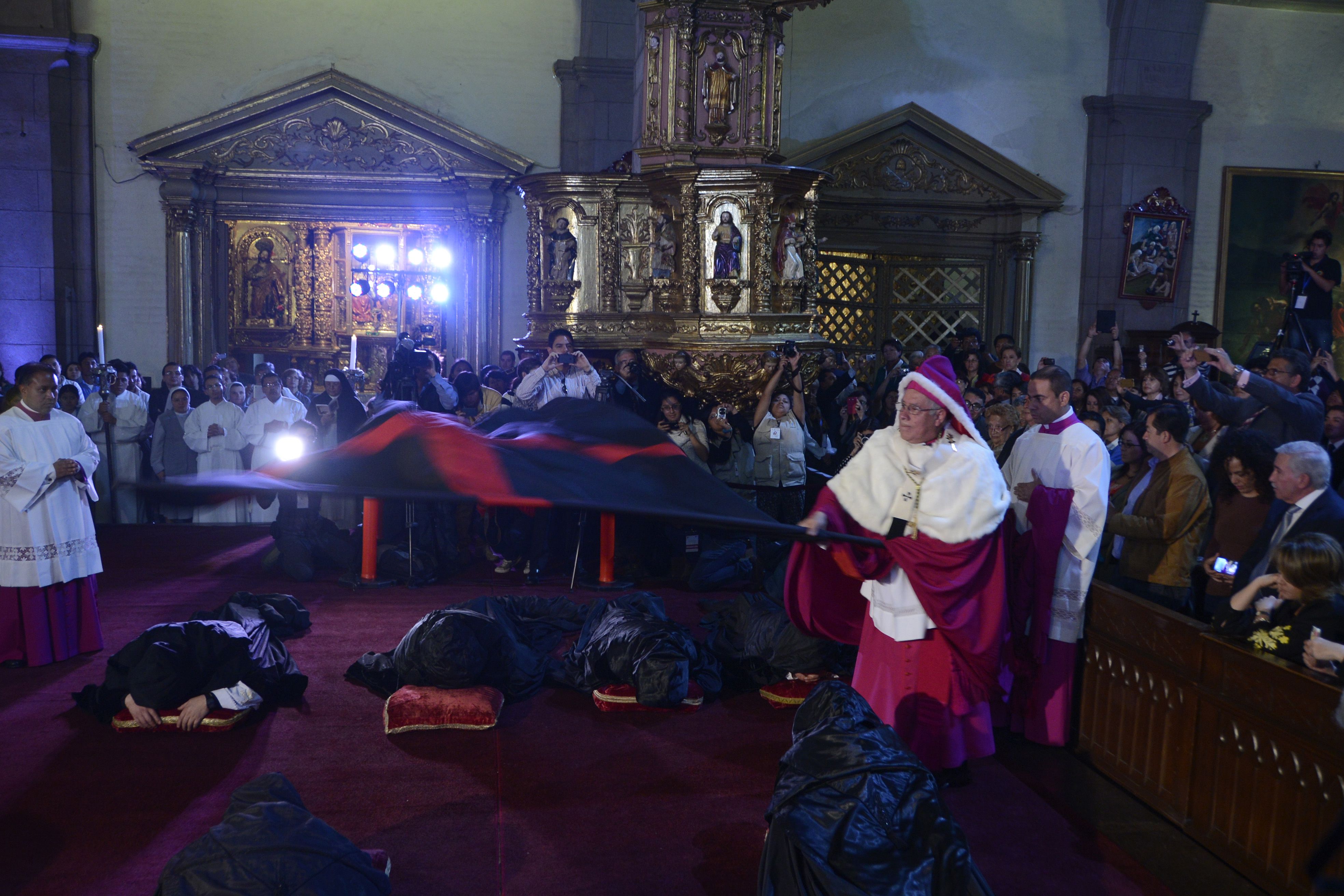 Arrastre de caudas: Quito es la única ciudad del mundo en celebrar esta ceremonia religiosa, según sacerdotes de la Catedral 