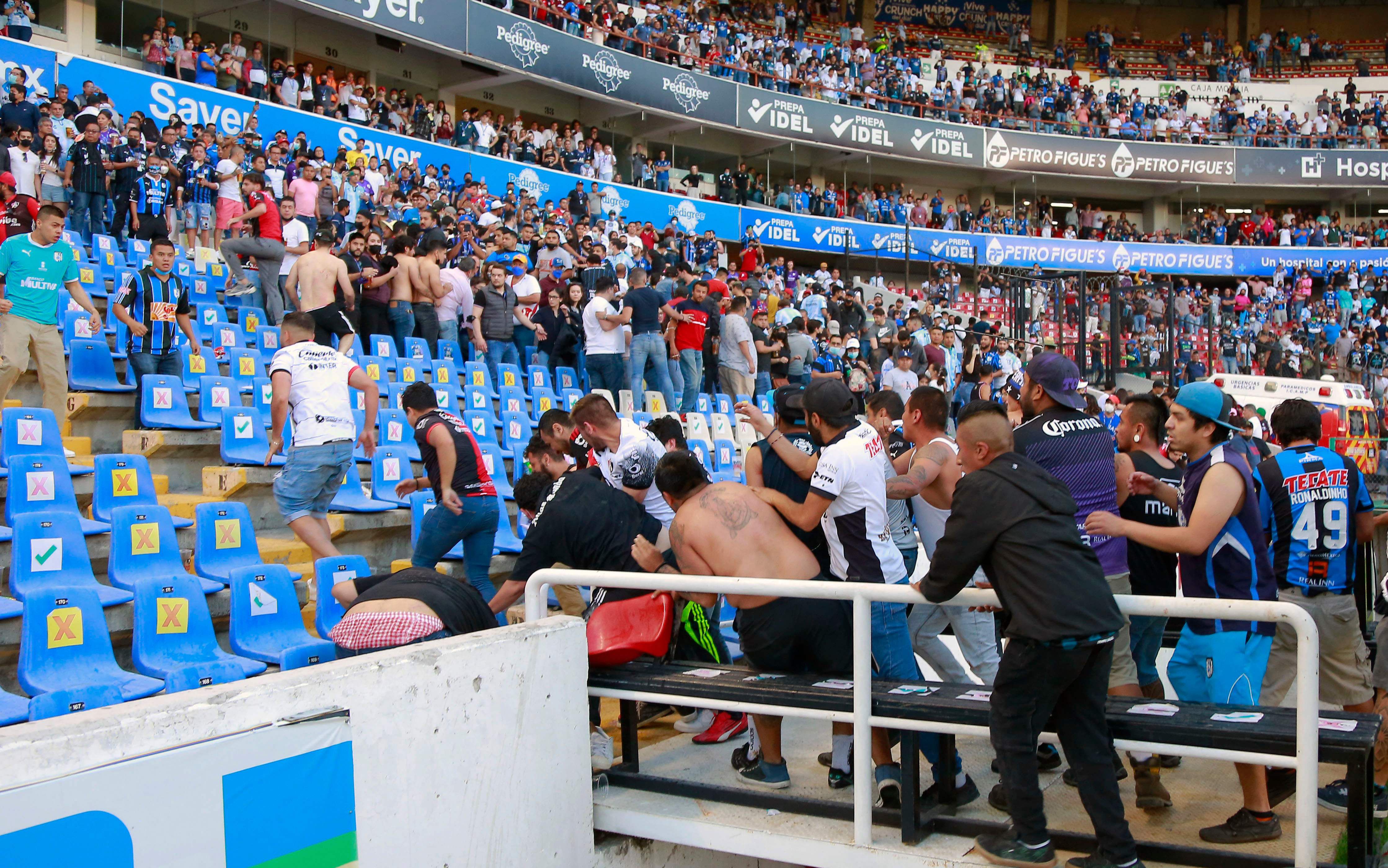 Brotes de violencia en México, Panamá, Uruguay y Brasil dañan la imagen del fútbol en América Latina 