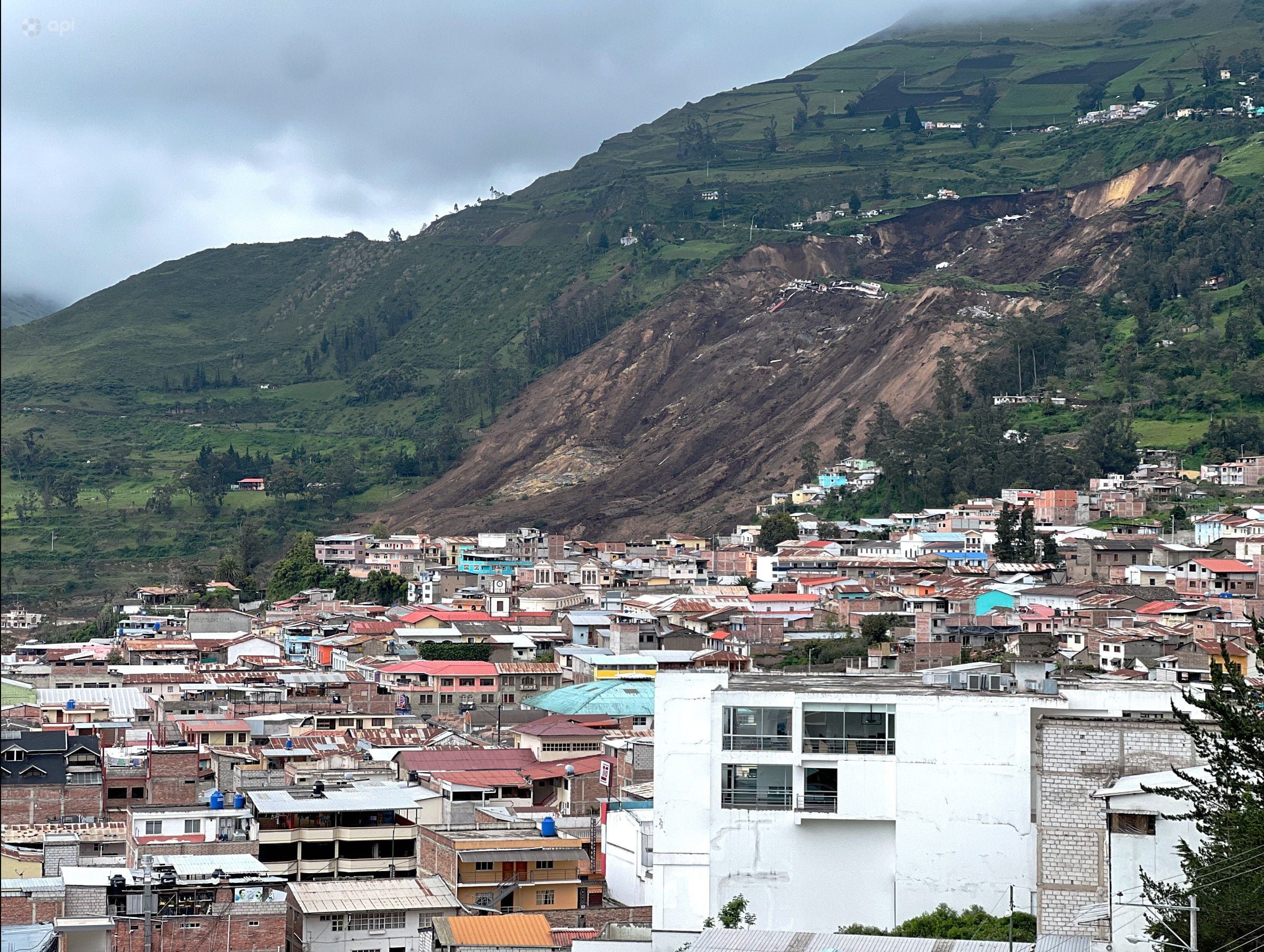Junta de Beneficencia traslada a Guayaquil a adultos mayores y niñas que estaban en dependencias de Alausí