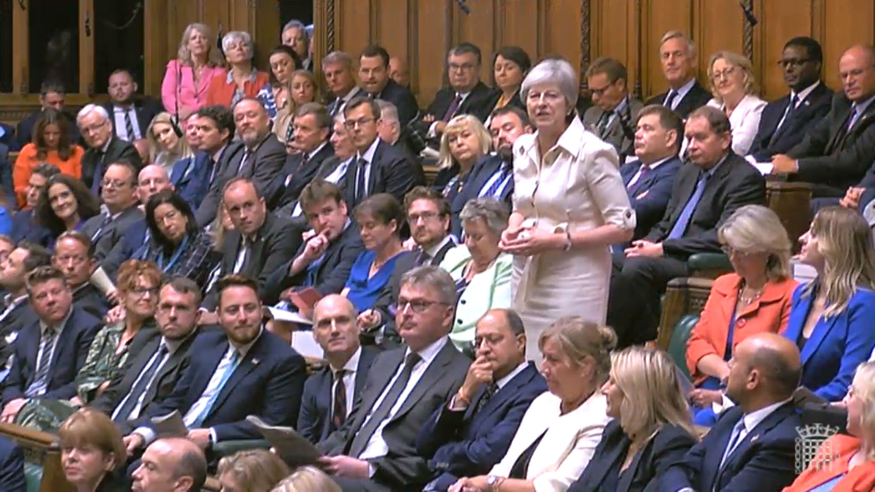 Una fotografía distribuida por el Parlamento del Reino Unido muestra a la ex primera ministra británica Theresa May hablando durante su sesión de Preguntas a la Primera Ministra (PMQ) en la Cámara de los Comunes en Londres, Gran Bretaña, el 7 de septiembre de 2022. Truss asumió el cargo de Primera Ministra el día anterior.