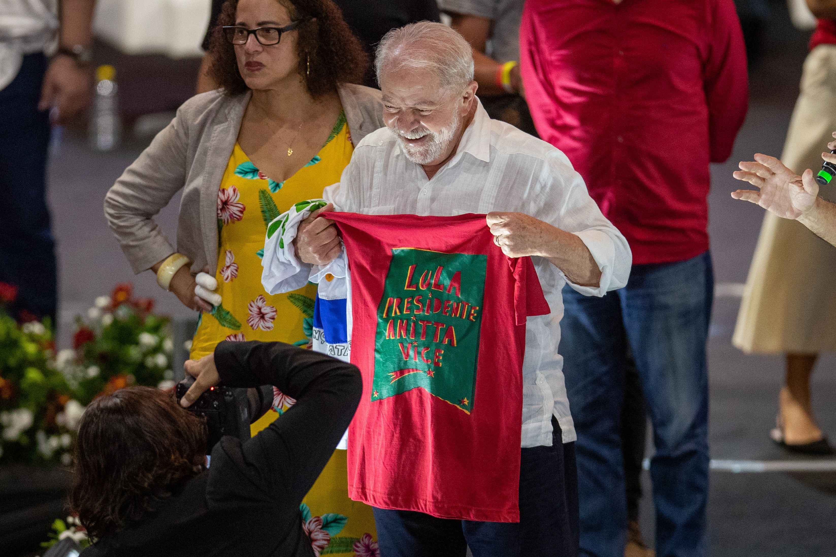 El candidato presidencial Luiz Inácio Lula da Silva participa en un acto de campaña en el centro de convenciones de Recife (Brasil). En una imagen de archivo. EFE/ Carlos Ezequiel Vannoni 