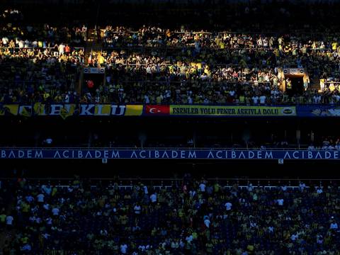Hinchada del Fenerbahçe cantó el nombre de Putin durante partido con Dinamo Kiev