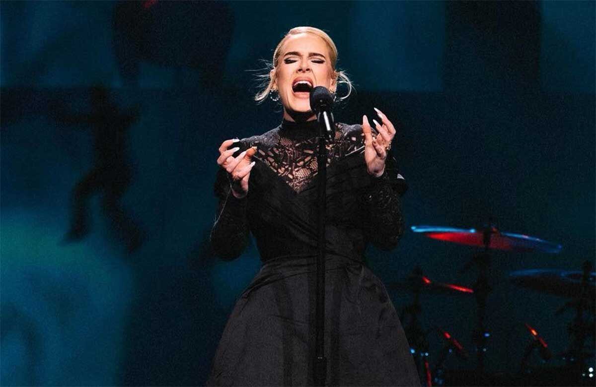 Uso spanx para mantener todo dentro y sudo mucho”: Adele revela la