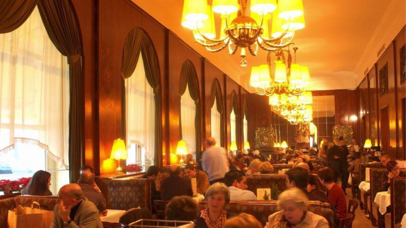 GETTY IMAGES El Café Landtmann, muy frecuentado por Freud, sigue siendo popular hasta el día de hoy.