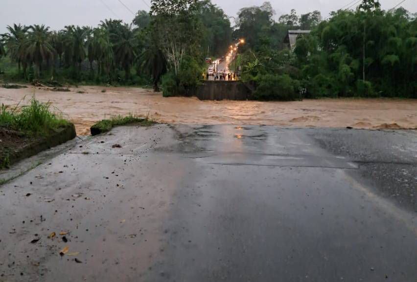 Tras caída de puente habrá declaratoria de emergencia vial para Pichincha, Esmeraldas y Santo Domingo, según Prefectura