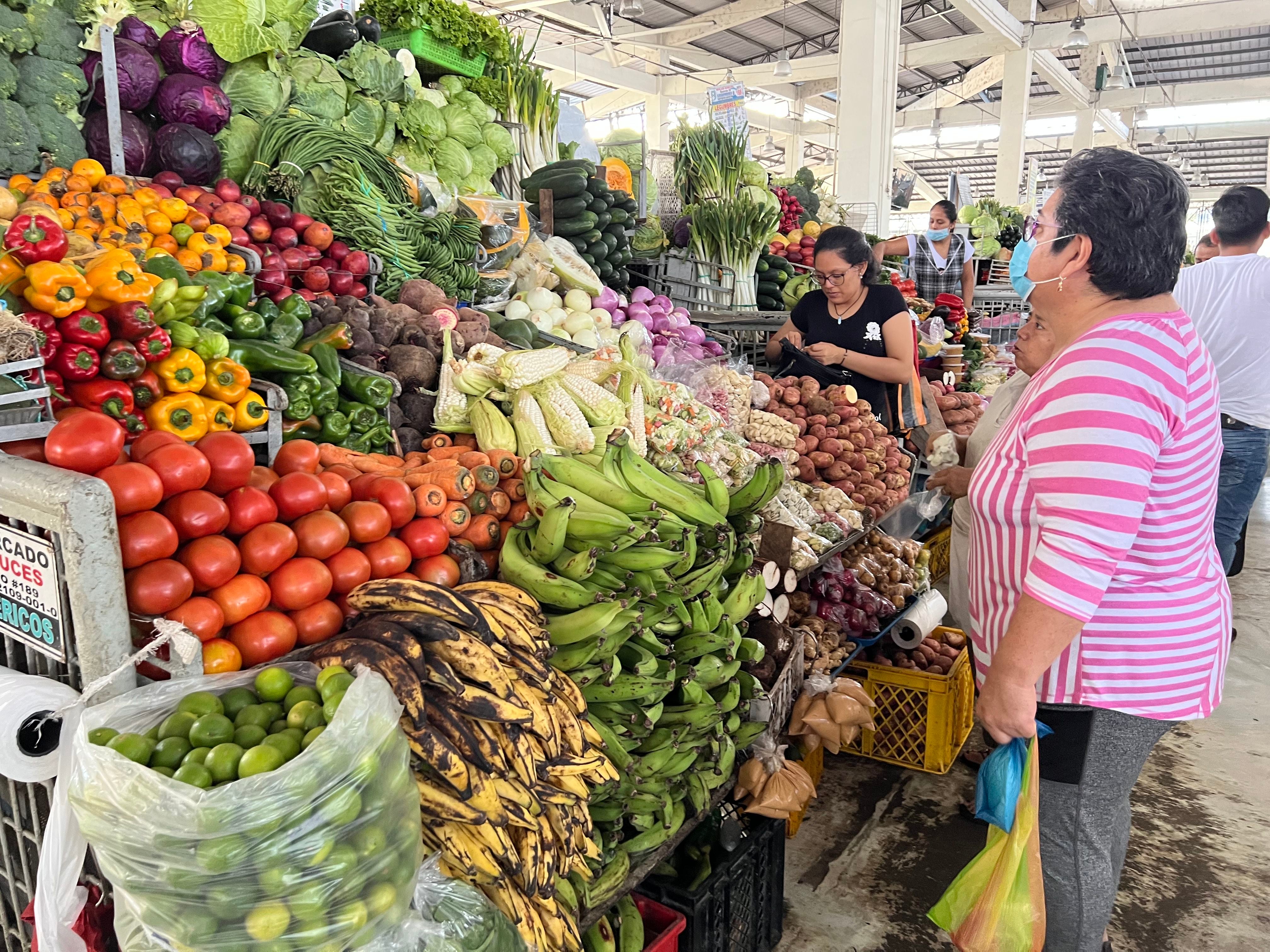 Paro nacional: Unos productos que provienen de la Sierra escasean y otros se encarecen en mercados de Guayaquil