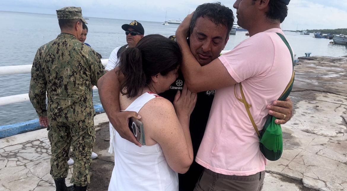 Los dos tripulantes rescatados de avión ultraligero se reencontraron con sus familiares