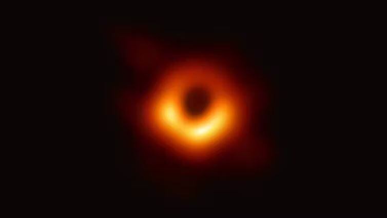 Primera imagen de un agujero negro. Telescopio Horizonte de Sucesos.