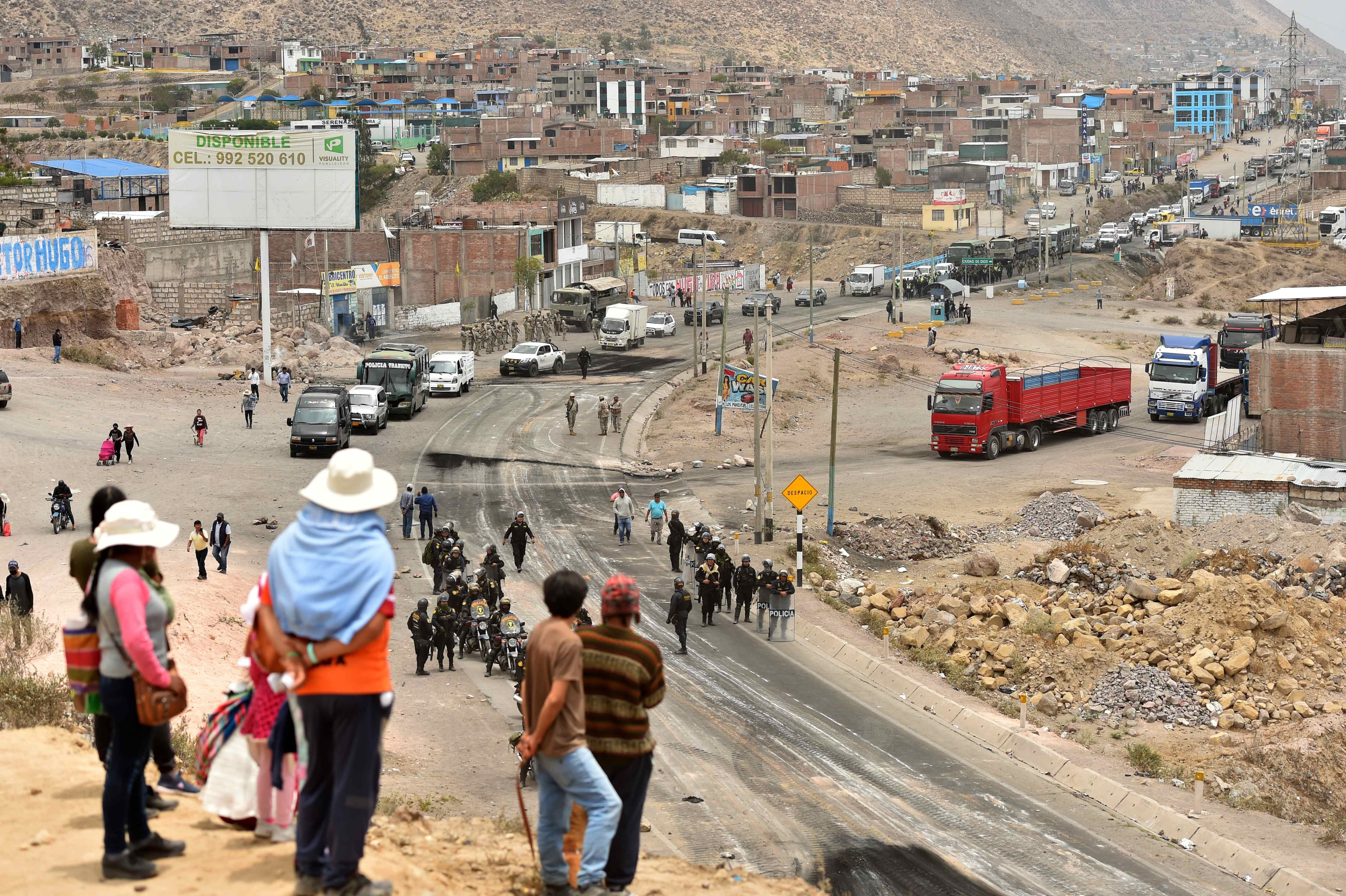 Denuncian que cierre de vías por protestas en Perú impiden a niños enfermos llegar a hospitales en Lima, uno de ellos falleció