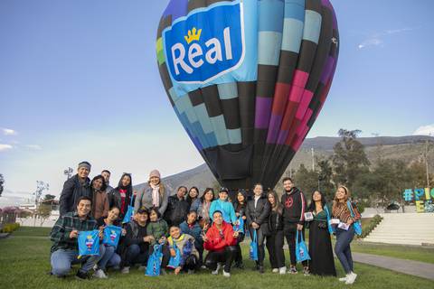 Experiencia en las alturas: Ganadores disfrutan de paseo en globo aerostático sobre la Mitad del Mundo