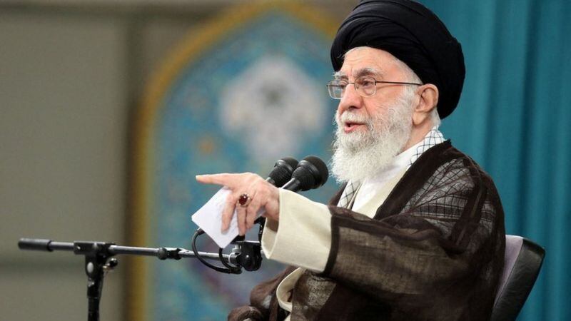 Las máximas autoridades iraníes, comenzando por el atayolá Alí Jamenei, han asegurado que las protestas son instigadas desde el exterior. REUTERS