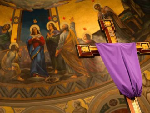 Por qué se cubren las imágenes dentro de las iglesias en Semana Santa