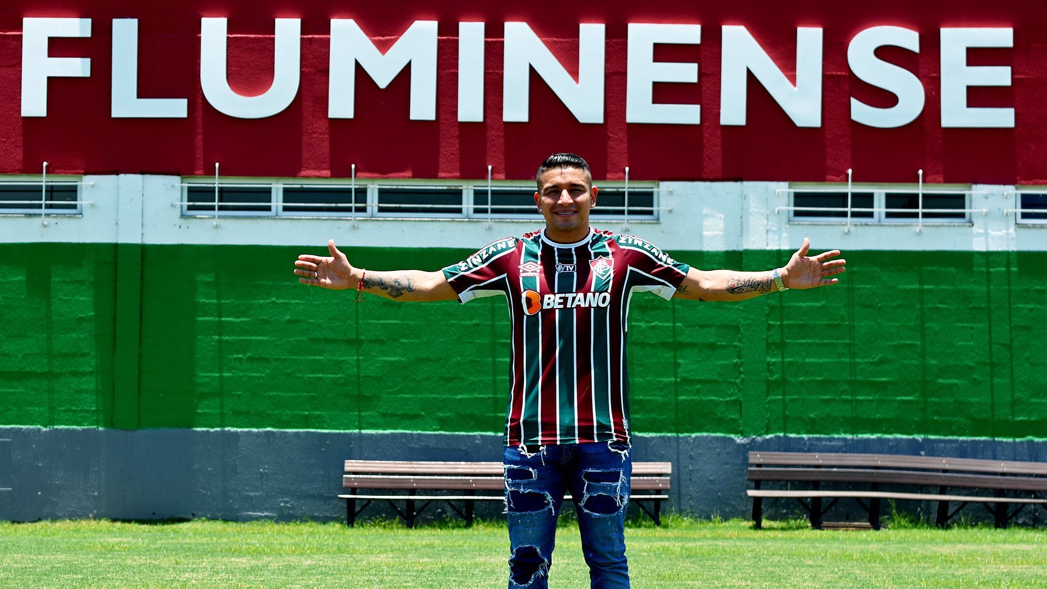 Mario Pineida ya firmó contrato con Fluminense, que guarda opción de compra