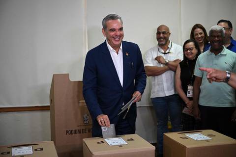 Luis Abinader lidera escrutinio para ser reelecto como presidente en República Dominicana