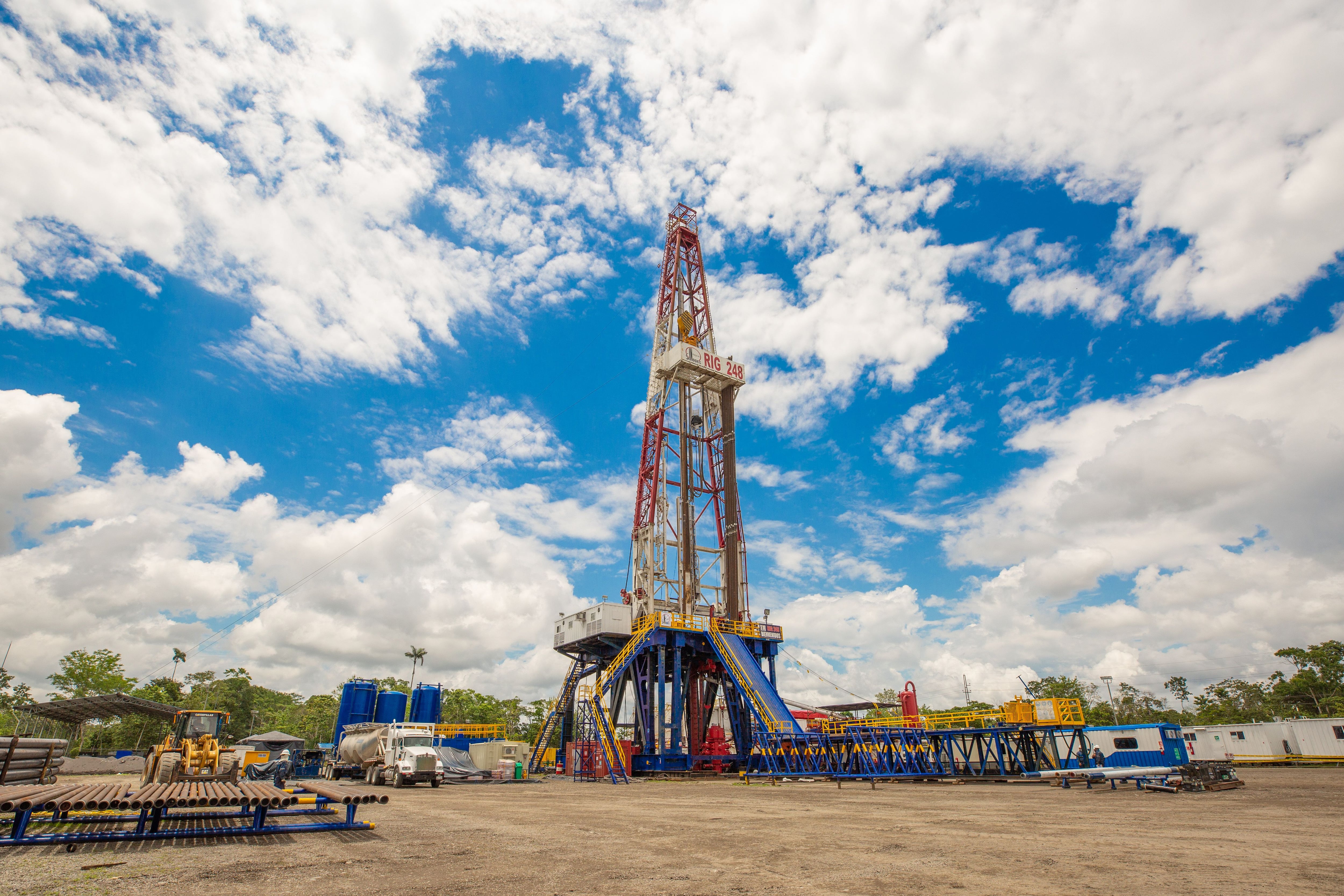 Petroecuador mete velocidad al consumo de reservas con la firma de 11 contratos este mismo año