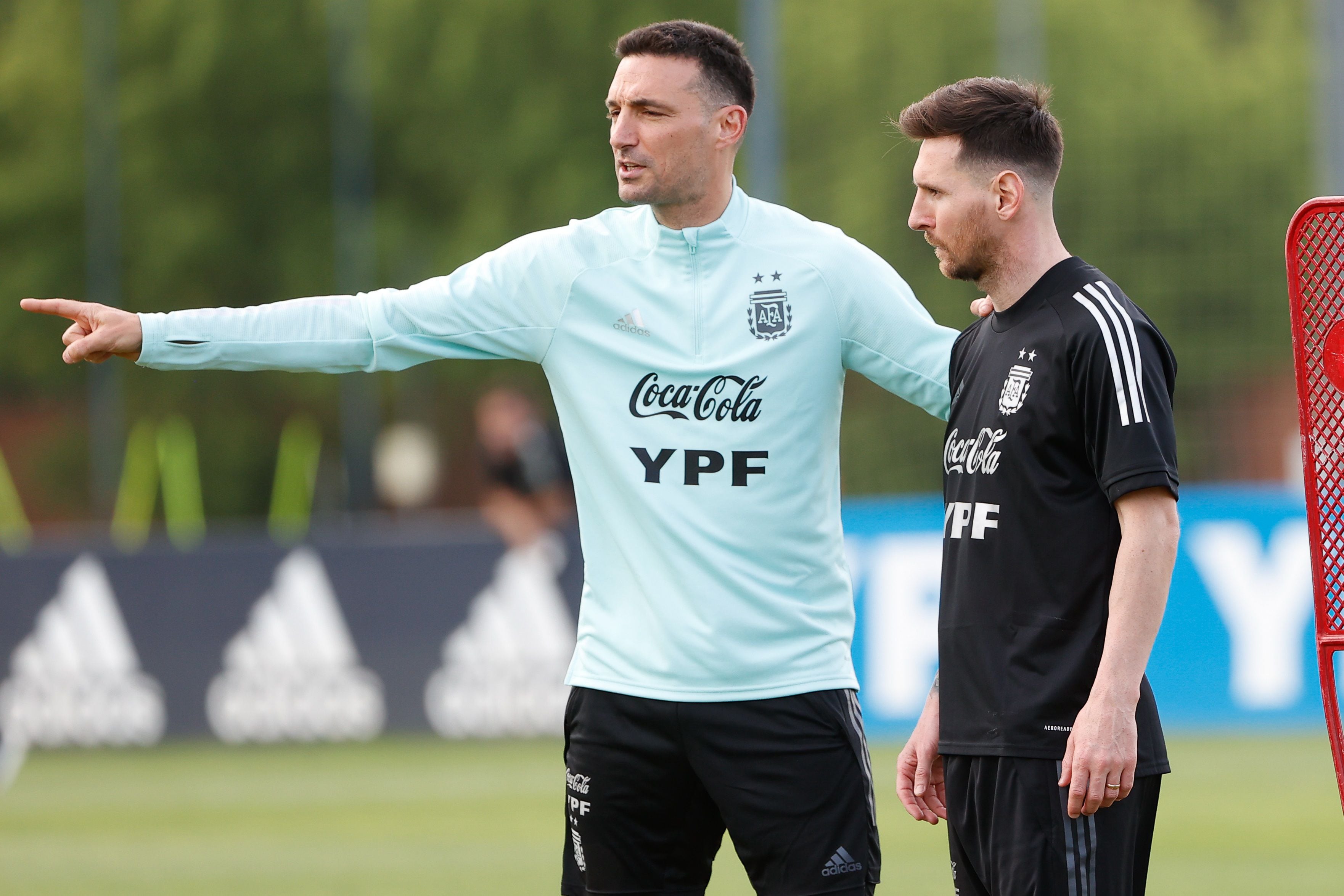 Selección Argentina  Leo Messi y el look que recorrió el mundo: cuánto  cuesta la exclusiva playera que nadie puede comprar