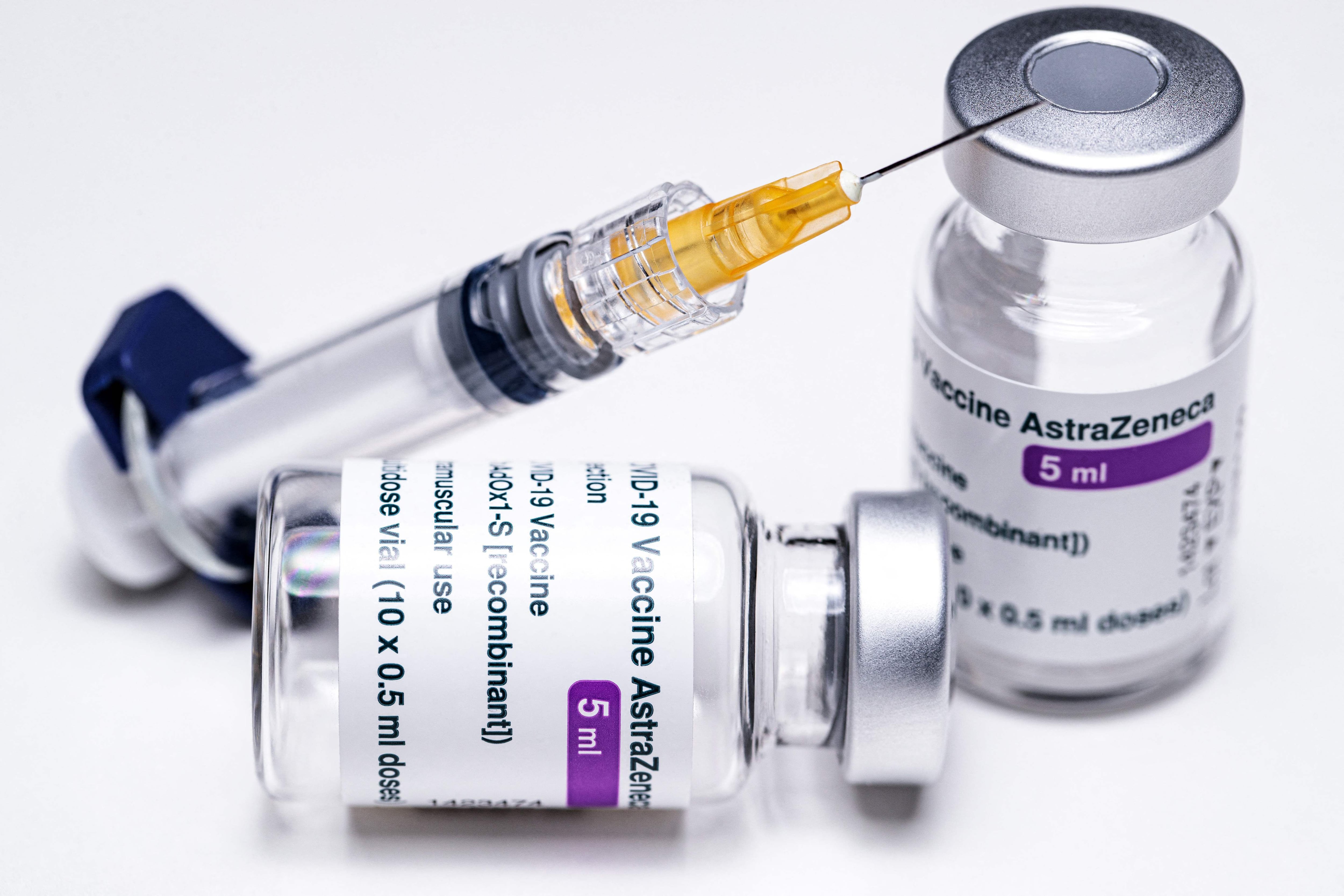 OMS analiza si la vacuna de AstraZeneca es segura ante temor en países por casos de coágulos en vacunados