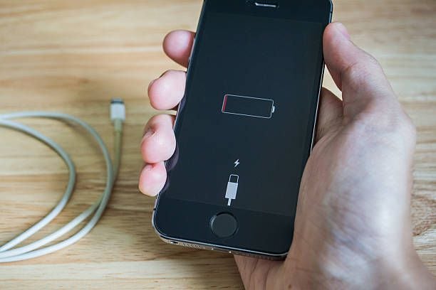 Conoce aquí dónde revisar la carga de la batería de tu iPhone o si es necesario cambiarla