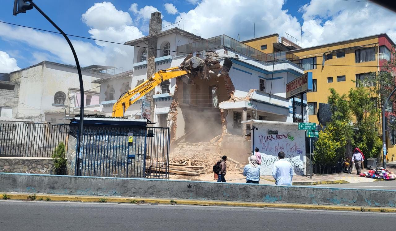 ‘Es una pena que no haya formado parte del inventario patrimonial’: un edificio antiguo fue derrocado en el centro de Quito