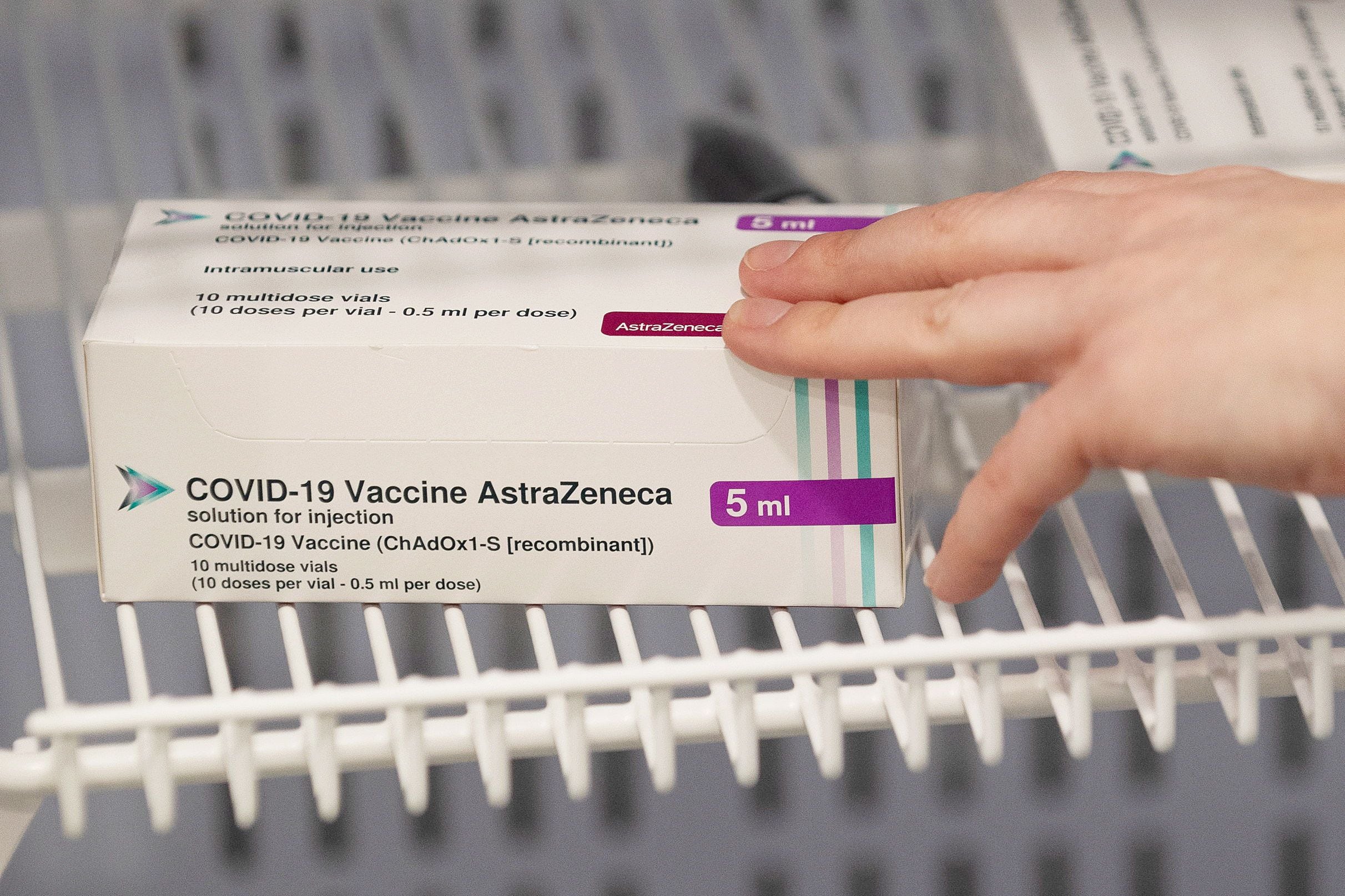 Países Bajos detecta un caso de trombosis tras inyección de la vacuna de AstraZeneca