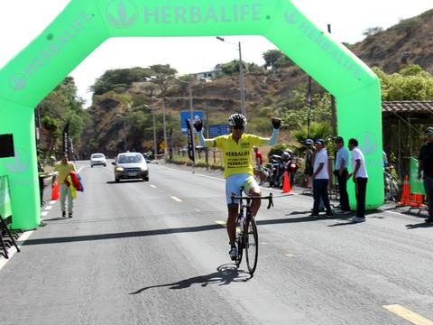 Jhonny Cuarán gana la 2° etapa ciclística del Tour al Ecuador