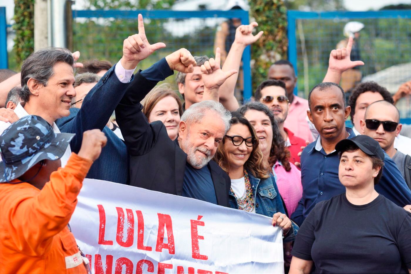 Una de las imágenes de Luiz Inácio Lula da Silva afuera de prisión.