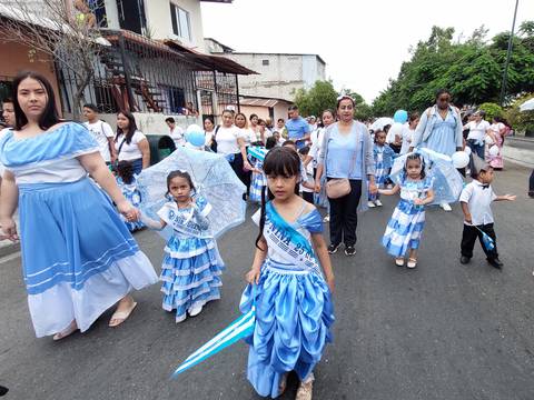 Las fiestas julianas se encienden en las escuelas y calles con pregones estudiantiles