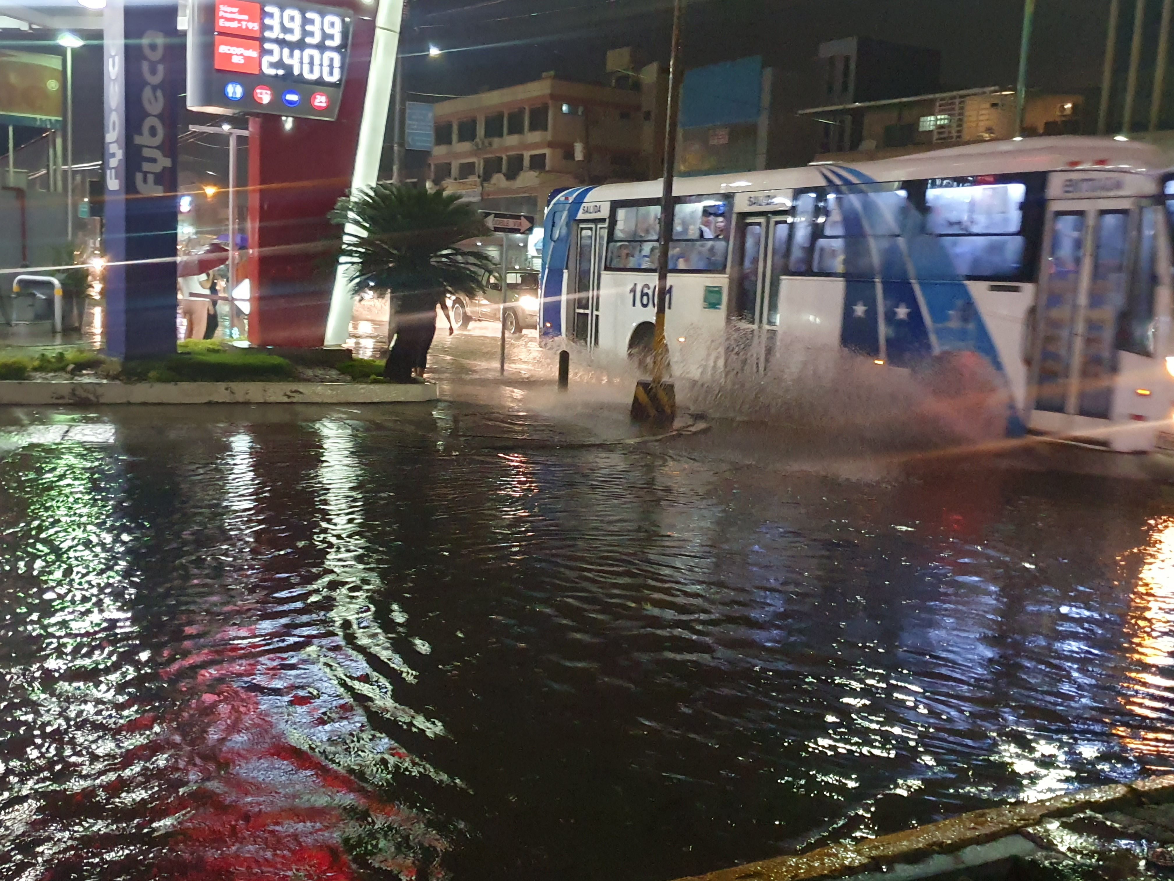 ‘Fue la lluvia de mayor  intensidad del actual invierno y coincidió con el nivel de marea alta en Guayaquil’