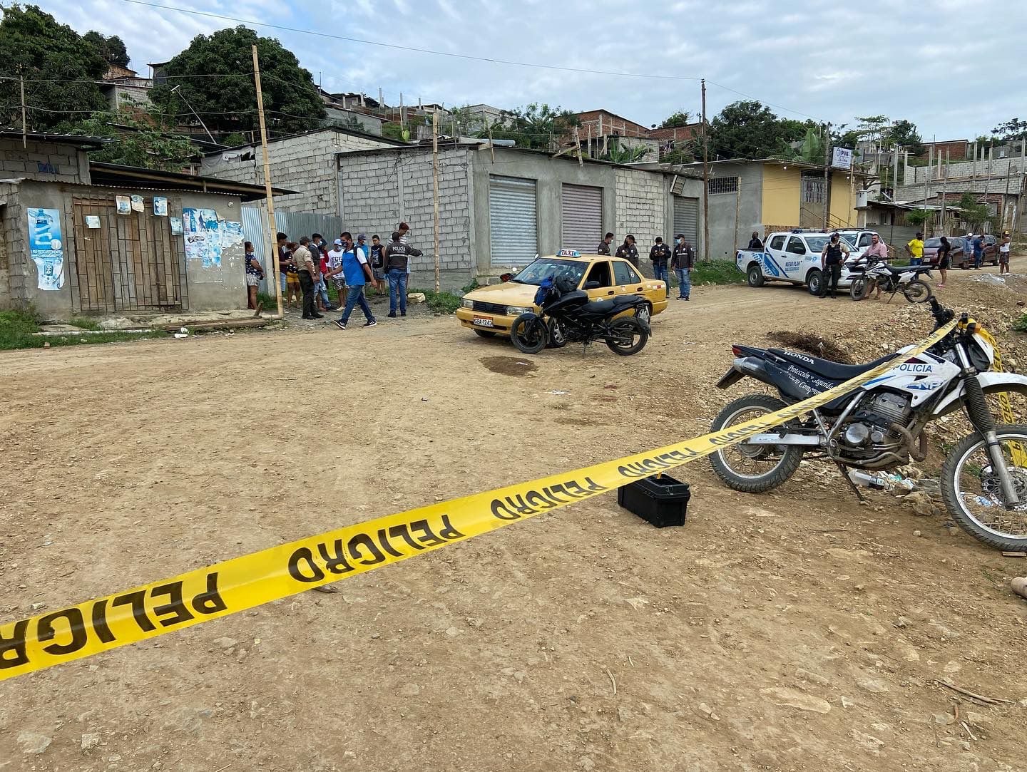 En Guayaquil dos menores se enfrentaron a tiros con la policía cuando fueron descubiertos robando 