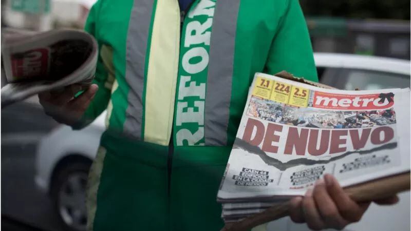 "De nuevo" titulaba el diario Metro luego del terremoto del 19 de septiembre de 2017, 32 años después del de 1985. GETTY IMAGES
