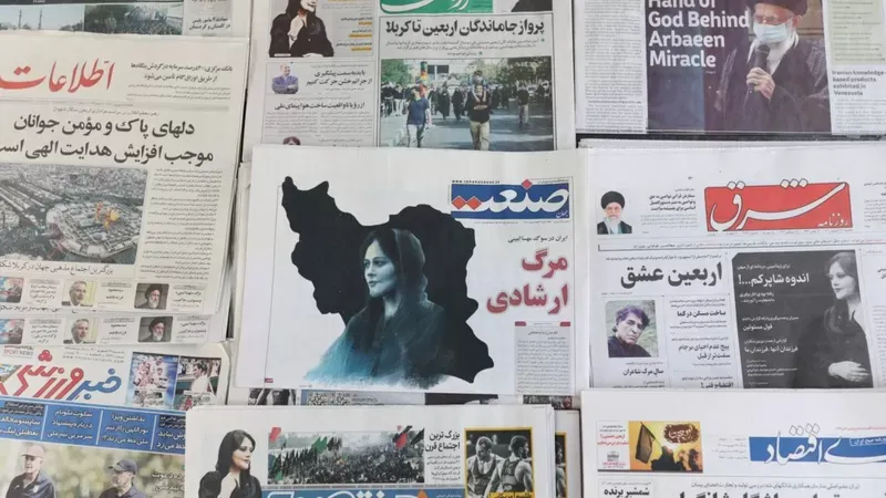 Las preguntas sobre la muerte de Mahsa Amini dominaron las portadas de los periódicos iraníes el domingo. Foto. Wana News Agency