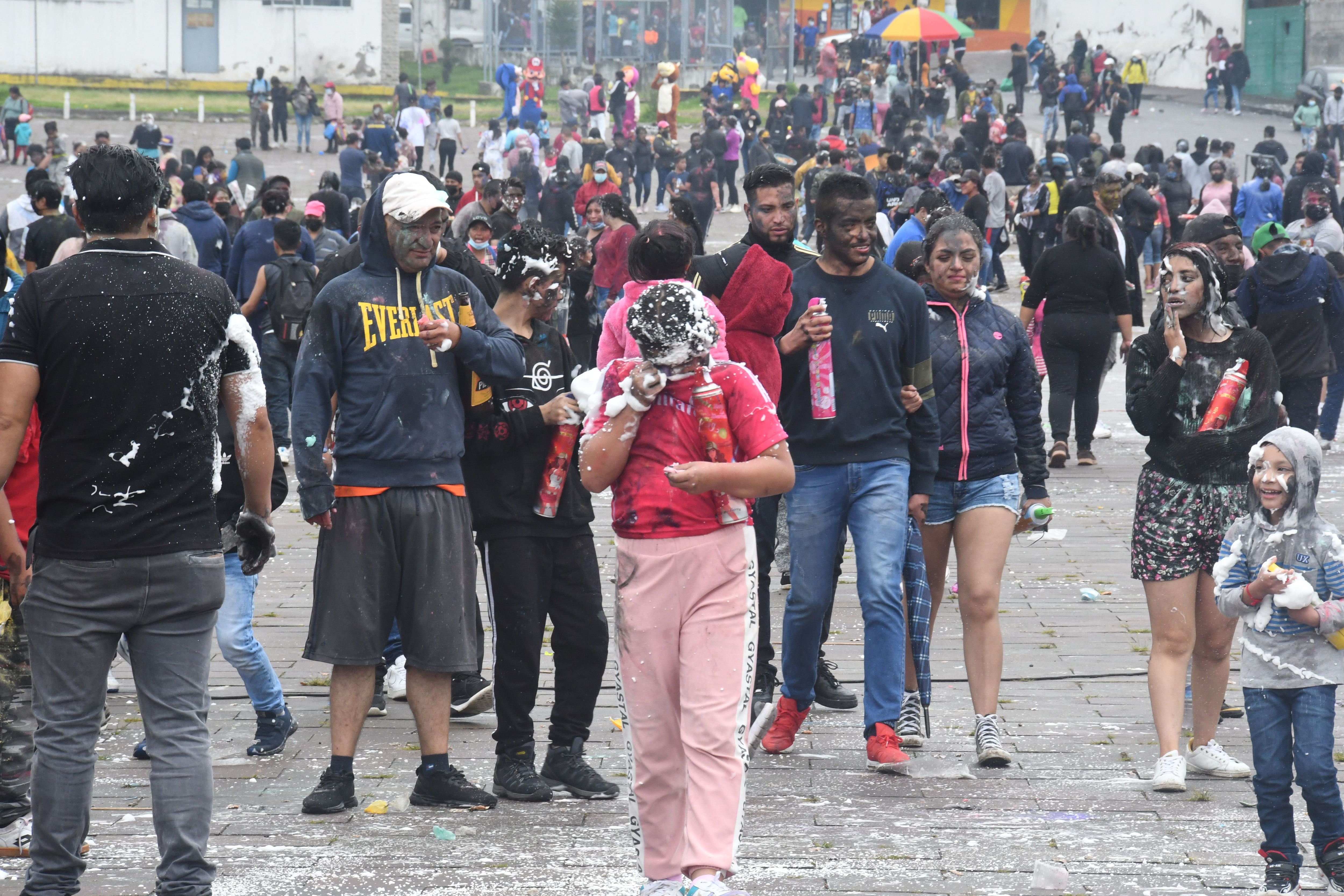 En Quito, más de 11.000 personas fueron desalojadas de fiestas clandestinas durante el feriado de carnaval
