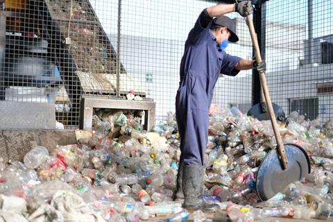 Ecuador busca que su tasa de circularidad de plásticos crezca 37 % en los próximos 16 años 