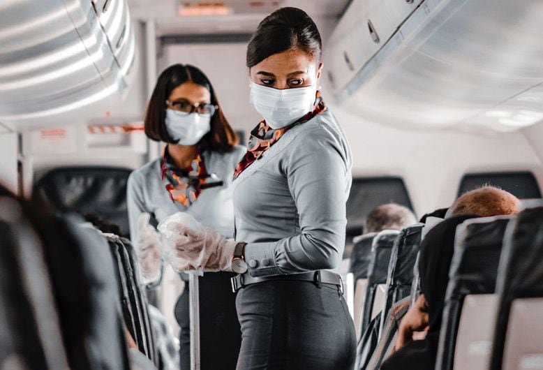 Consejos para viajar en avión o en automóvil en estos tiempos de pandemia