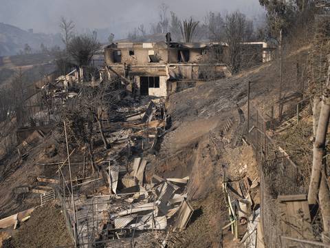 Detienen en Chile a bombero acusado de provocar el incendio que causó 137 muertes en Viña del Mar