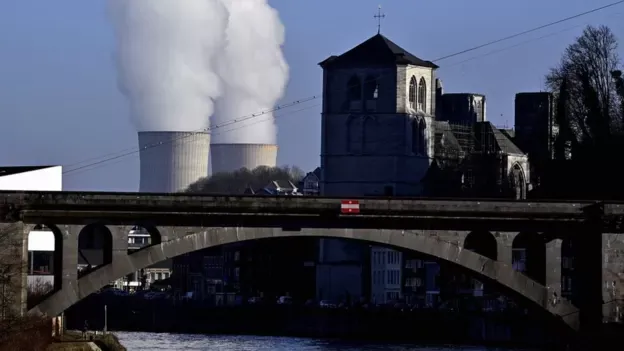 El humo que emanan los reactores nucleares es, en realidad, solo vapor de agua.