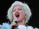 Cyndi Lauper canta por los derechos fundamentales de las mujeres en Glastonbury