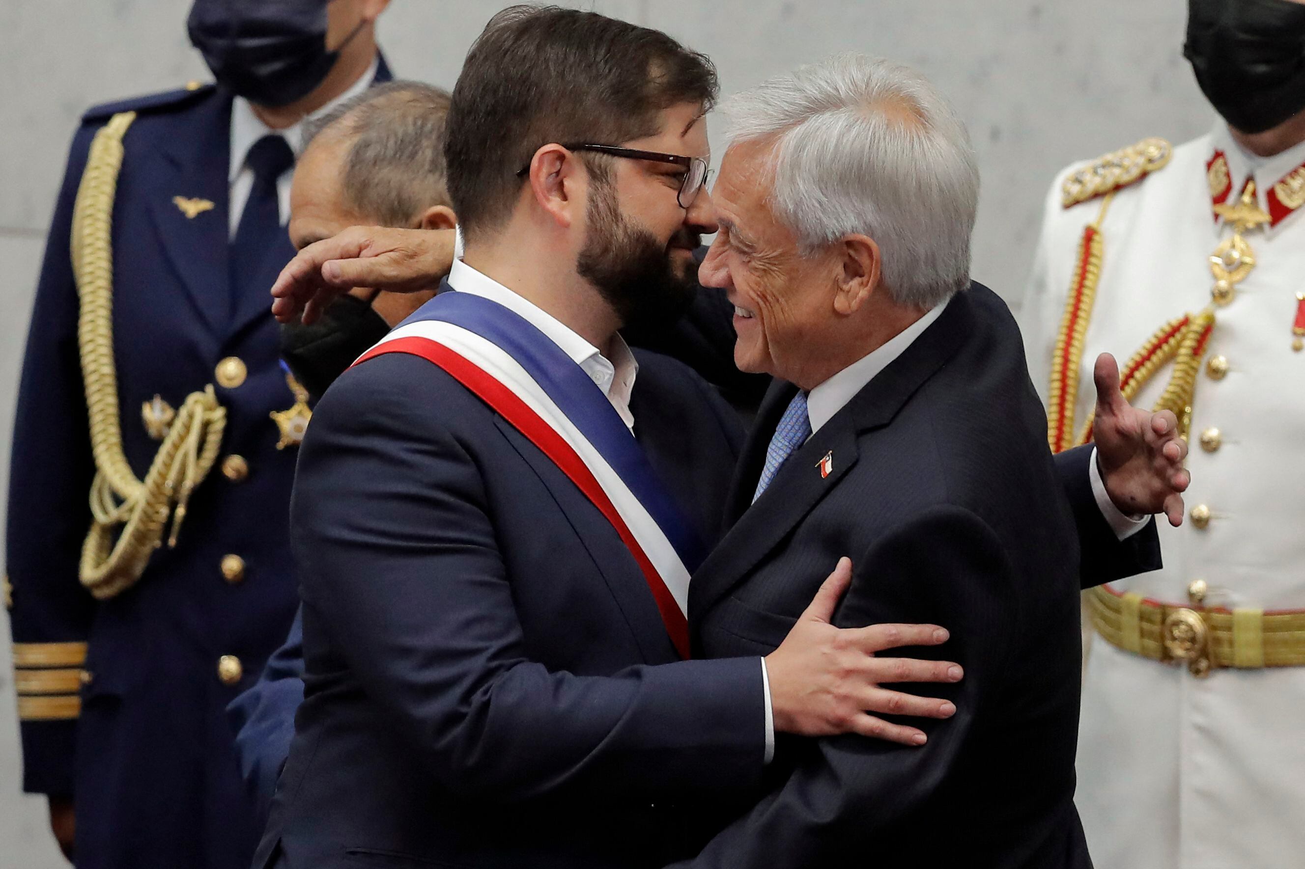Chile's new President Gabriel Boric (L) is greeted by outgoing President Sebastian Pi�era during his inauguration ceremony at the Congress in Valparaiso, Chile on March 11, 2022. - Leftist former student leader Gabriel Boric sworn in Friday as Chile's youngest-ever president, with plans to turn the country that for decades has served as a neoliberal laboratory into a greener, more egalitarian "welfare state." (Photo by JAVIER TORRES / AFP)