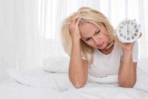 Estos son los 5 suplementos que te ayudan a combatir el insomnio en la menopausia