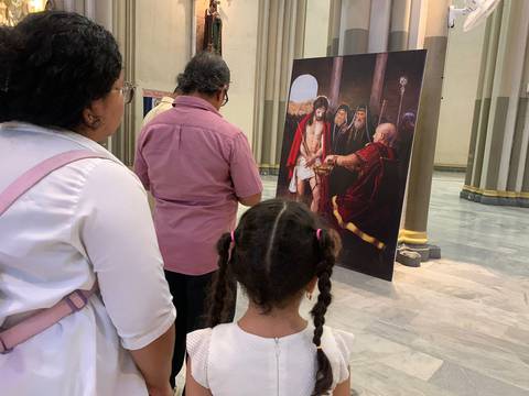 Grandes imágenes del viacrucis de Jesús en la Catedral cautivan y llenan de fe a visitantes que se alistan para vivir la Semana Santa 