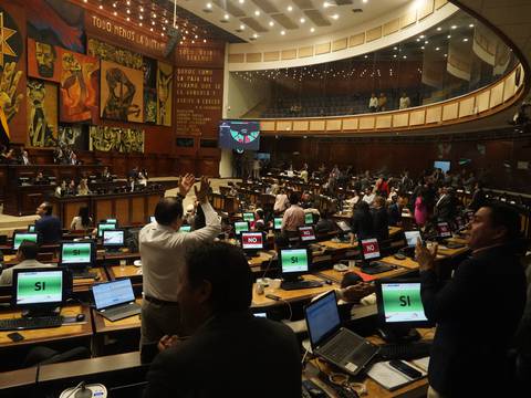 Al enmendar la Constitución en la votación de los vetos, la Asamblea Nacional apunta a reducir el ‘hiperpresidencialismo’, señalan las bancadas